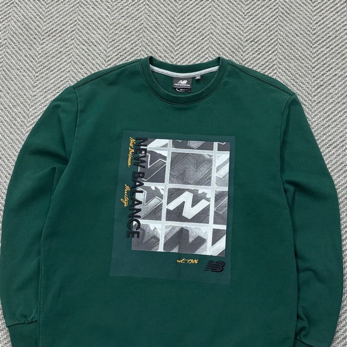 뉴발란스 프린팅 맨투맨 v2402 상품이미지3