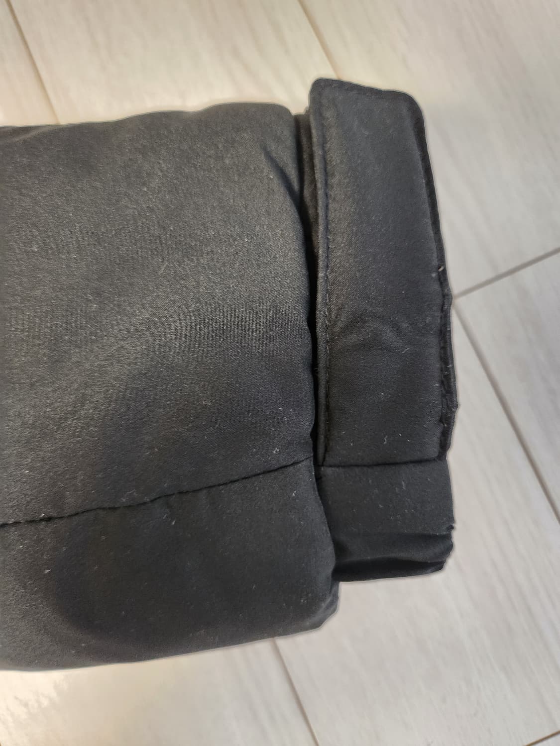 새상품급)르카프 블랙 롱패딩 사이즈M

오염 하자 없이 깨끗해요^^

세 상품이미지6