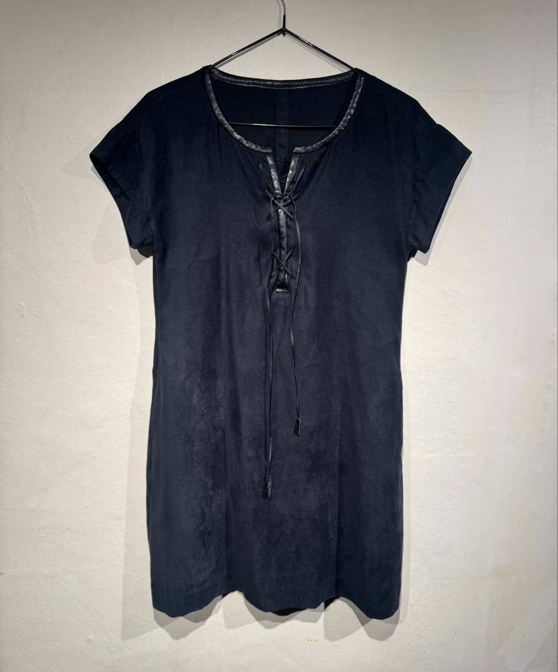 Leather V-neck black one pice   상품이미지1