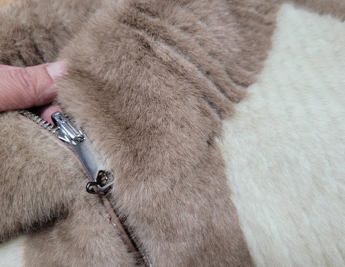 더아이잗(THE IZZAT) 리버시블 페이크퍼 무스탕 55-66 새상품 상품이미지5