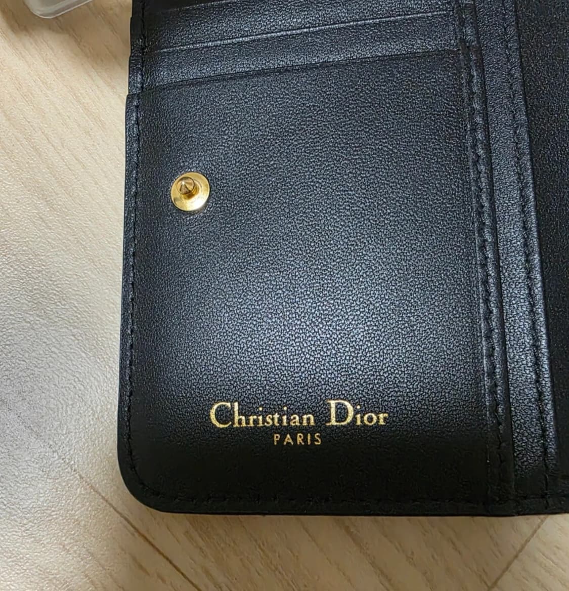 디올 카로 스칼렛 블랙 반지갑 판매합니다 상품이미지7