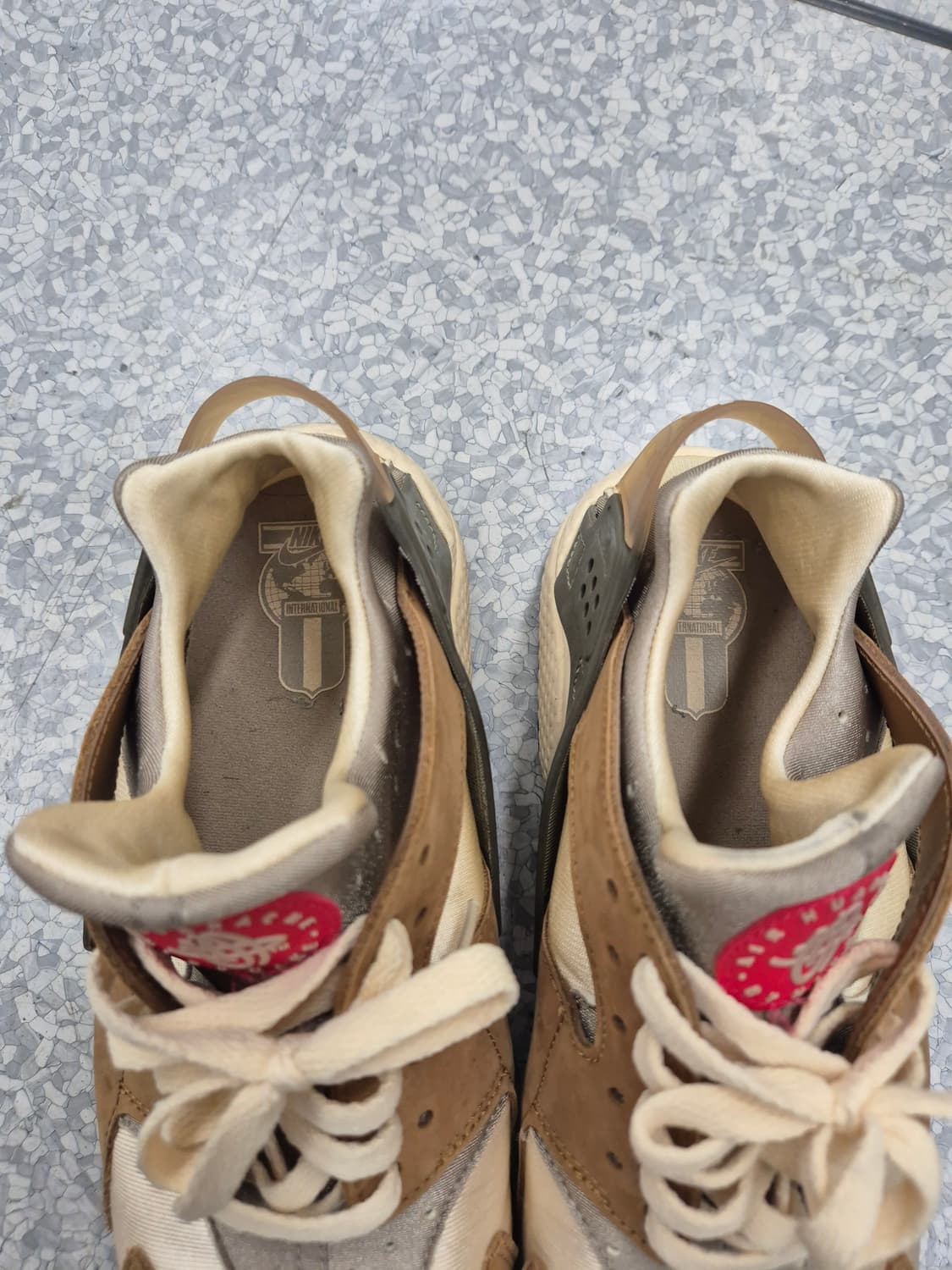 나이키x스투시 에어 허라치 290 나투시 상품이미지2