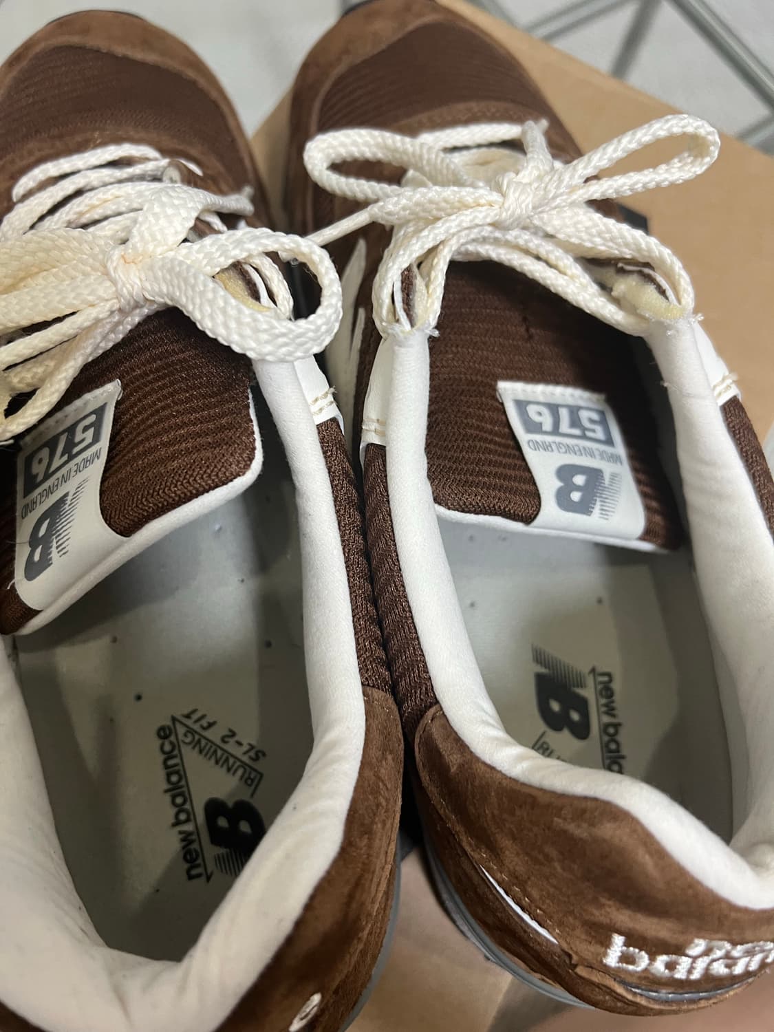 뉴발란스 576 UK 몽스 로브 코코넛 밀크 275 상품이미지4
