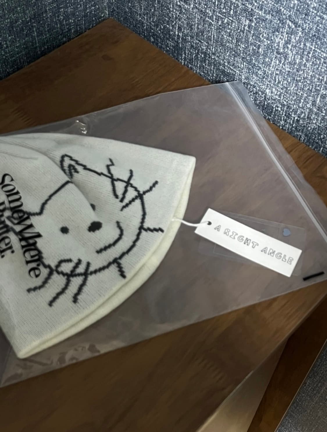 어라이트앵글 CAT FACE BEANIE (WHITE) 상품이미지1