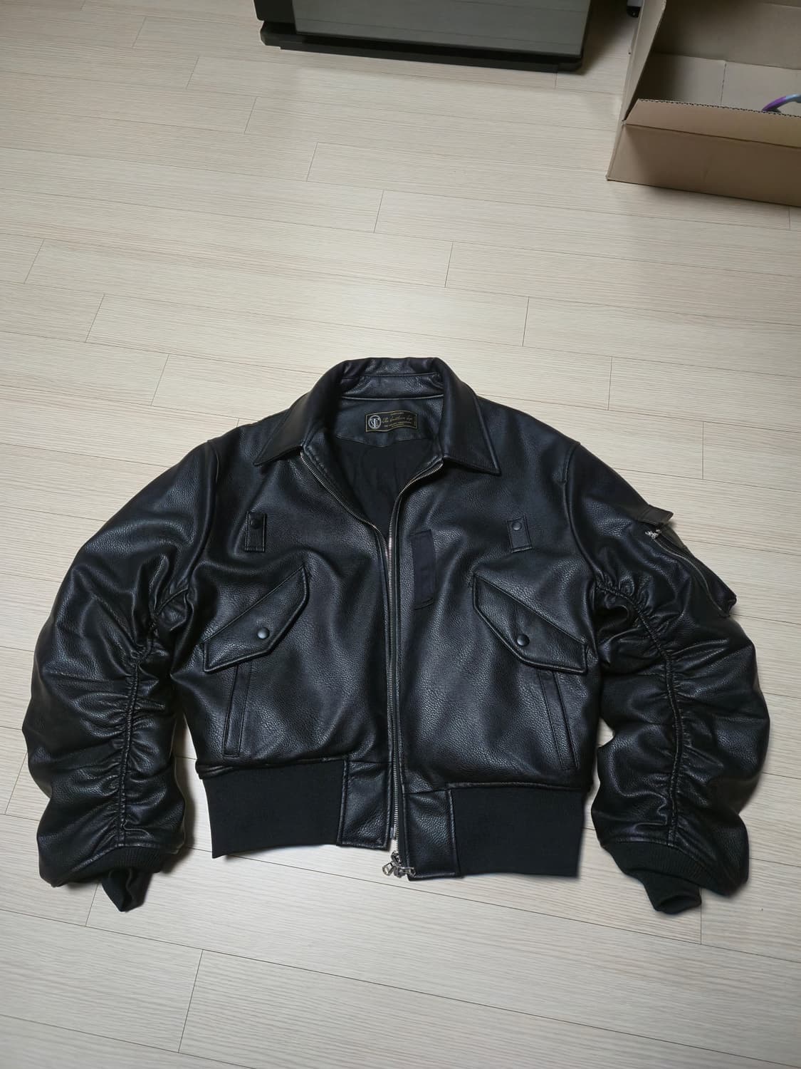 포그서비스x더써든랩 레더 봄버 상품이미지1