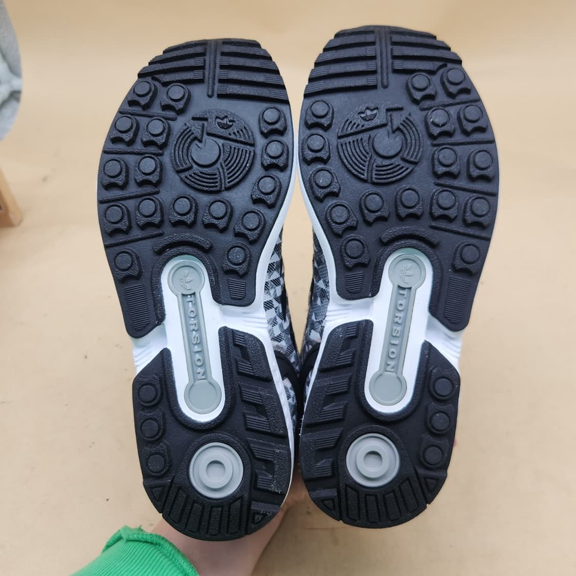 아디다스 ZX 플럭스 위브 여성운동화230  상품이미지3