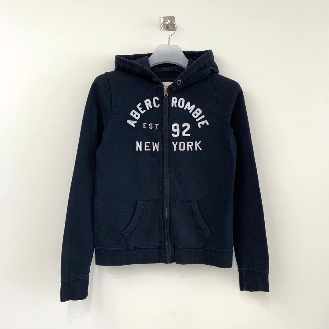 아베크롬비 딱붙핏 자수로고 네이비 후드집업 상품이미지2