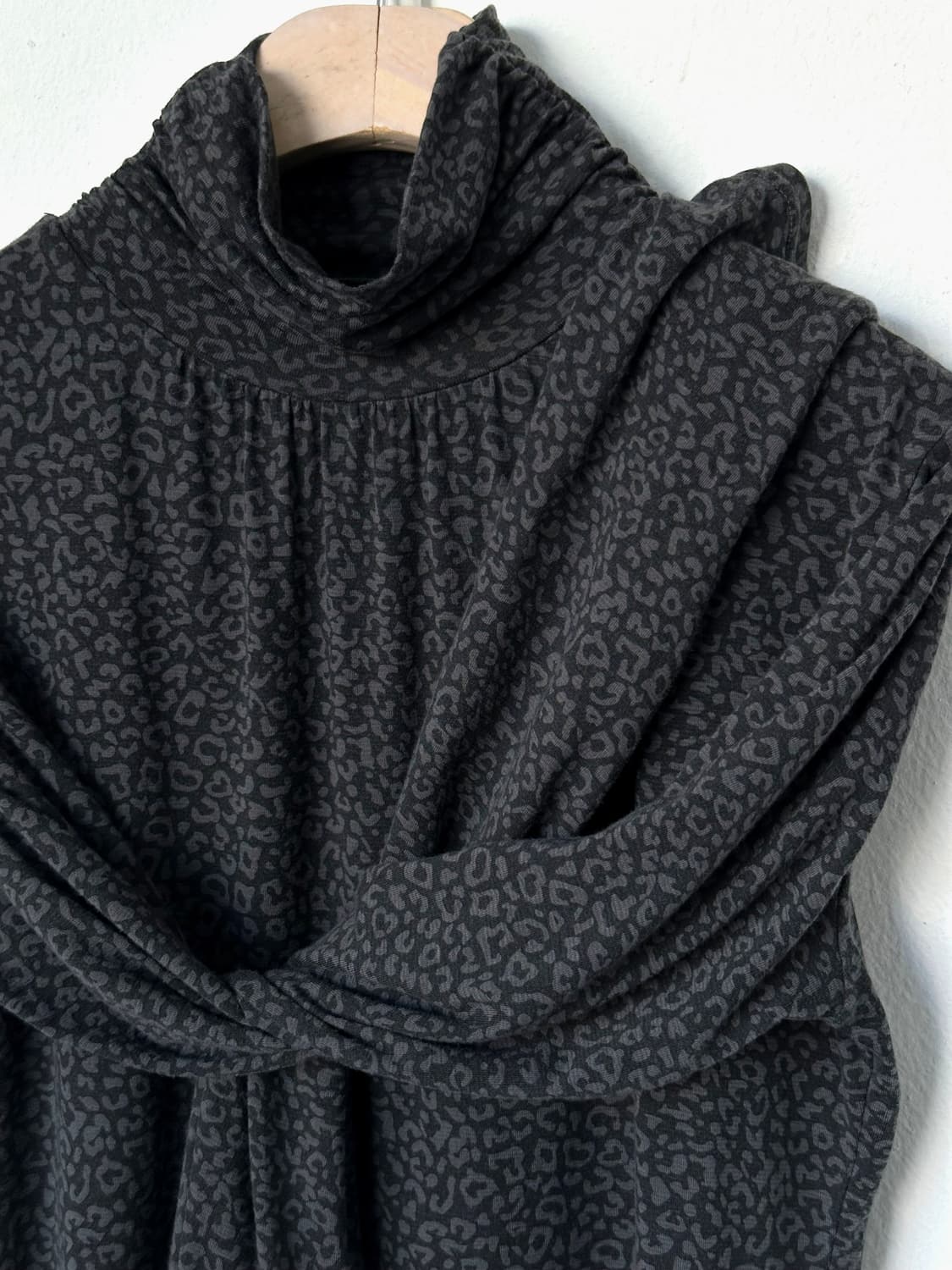 Leopard pattern high gauge stretched top 상품이미지4