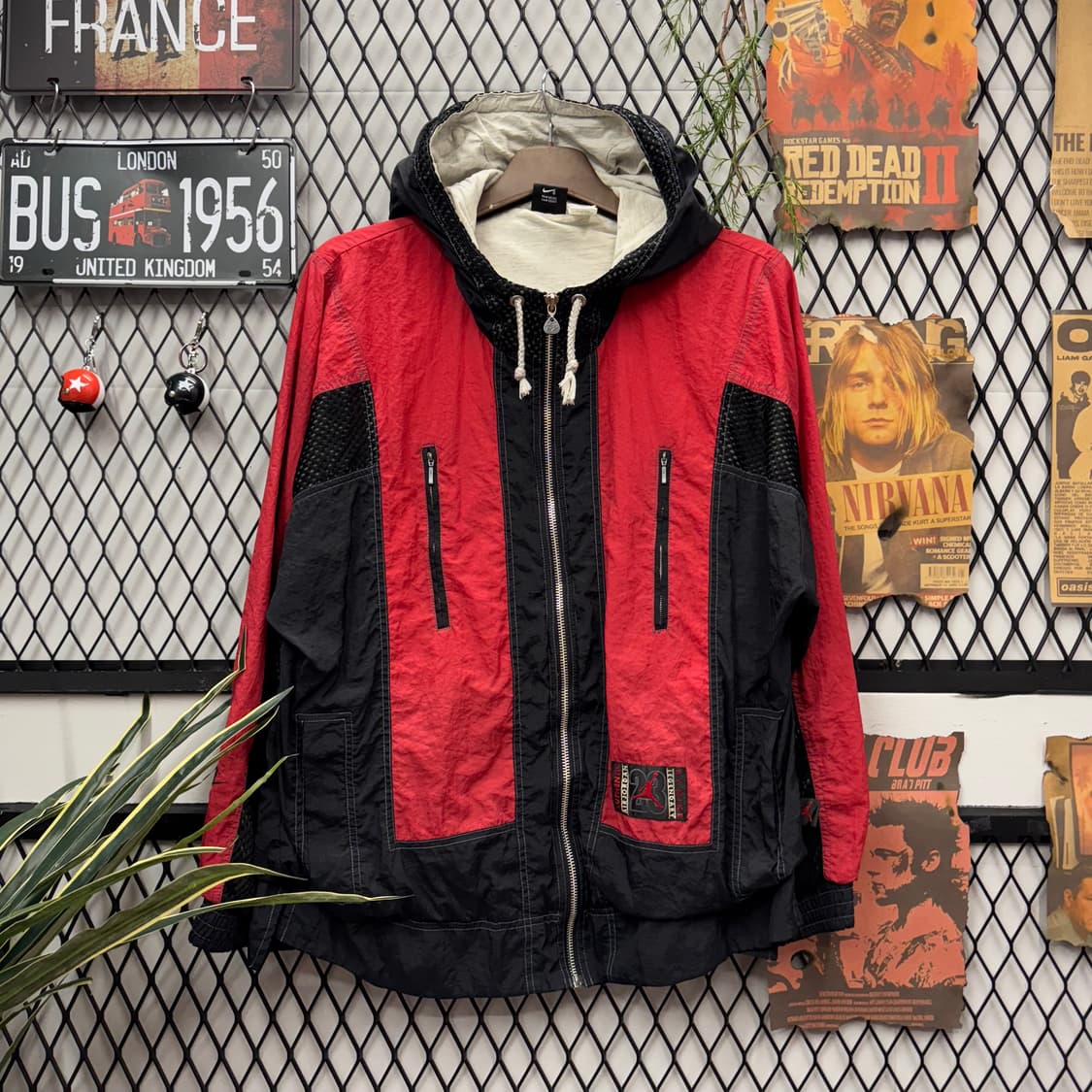 나이키 X 에어조던 윈드브레이커 후면 레터링 로고 포인트 레드 블랙 상품이미지1