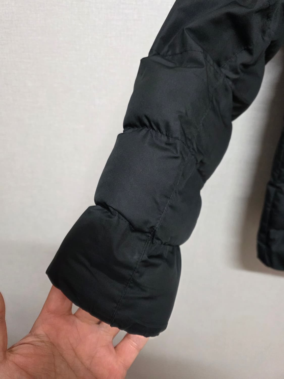 나이키 후드   경량 패딩 블랙  사이즈 80 여자용 상품이미지3