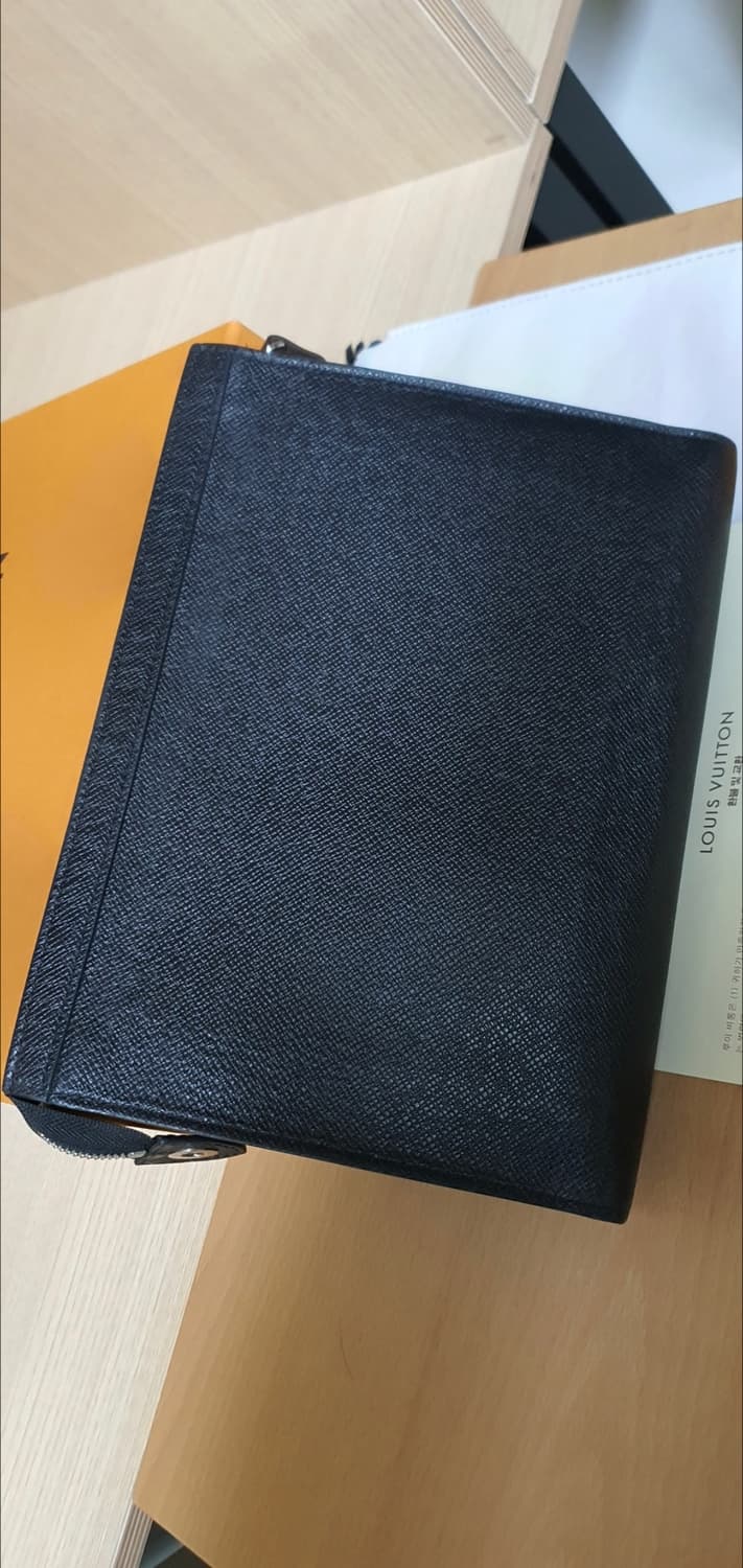 루이비통 포쉐트 보야주 타이가 클러치백 정품S급(감정O) 상품이미지3