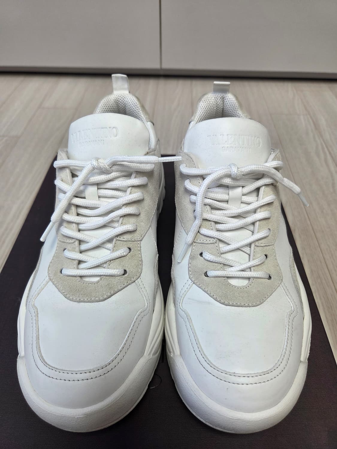 발렌티노 검보이 반시 화이트 스니커즈 상품이미지3