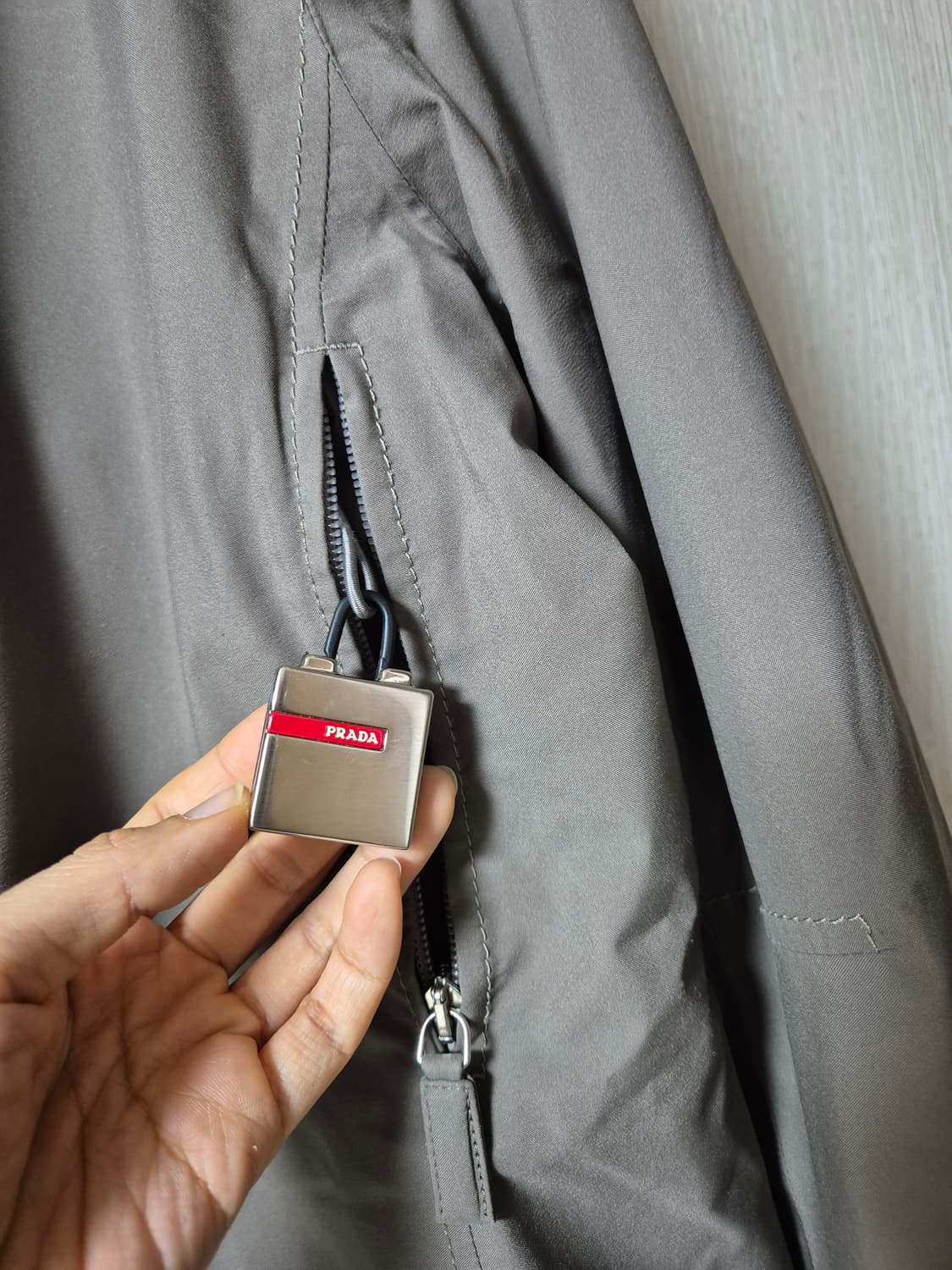 (정품) 프라다 투웨이 나일론 롱패딩 코트 누빔점퍼 42 (여성) 상품이미지6