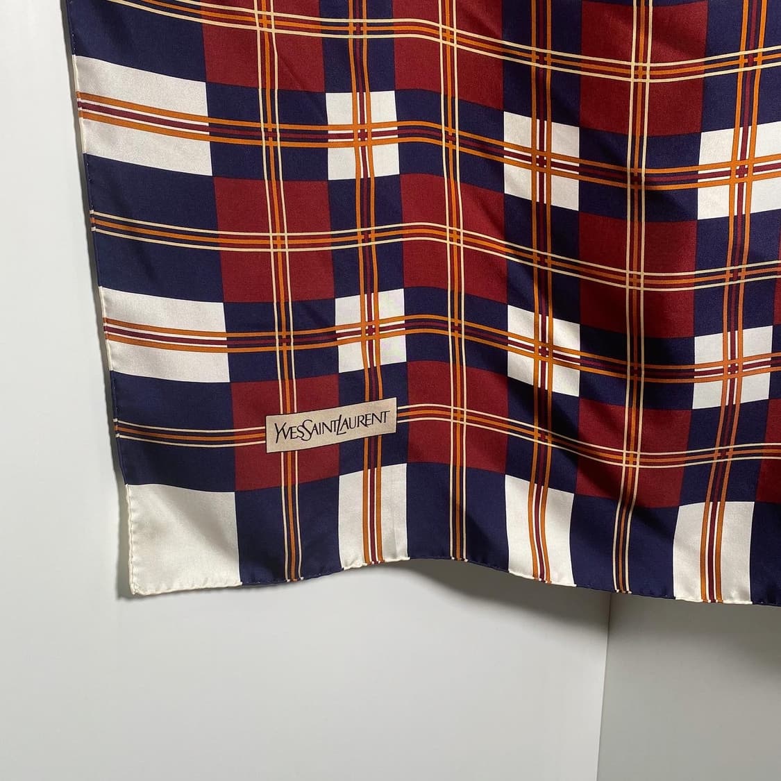 입생로랑 로고 체크 실크 스카프 상품이미지2