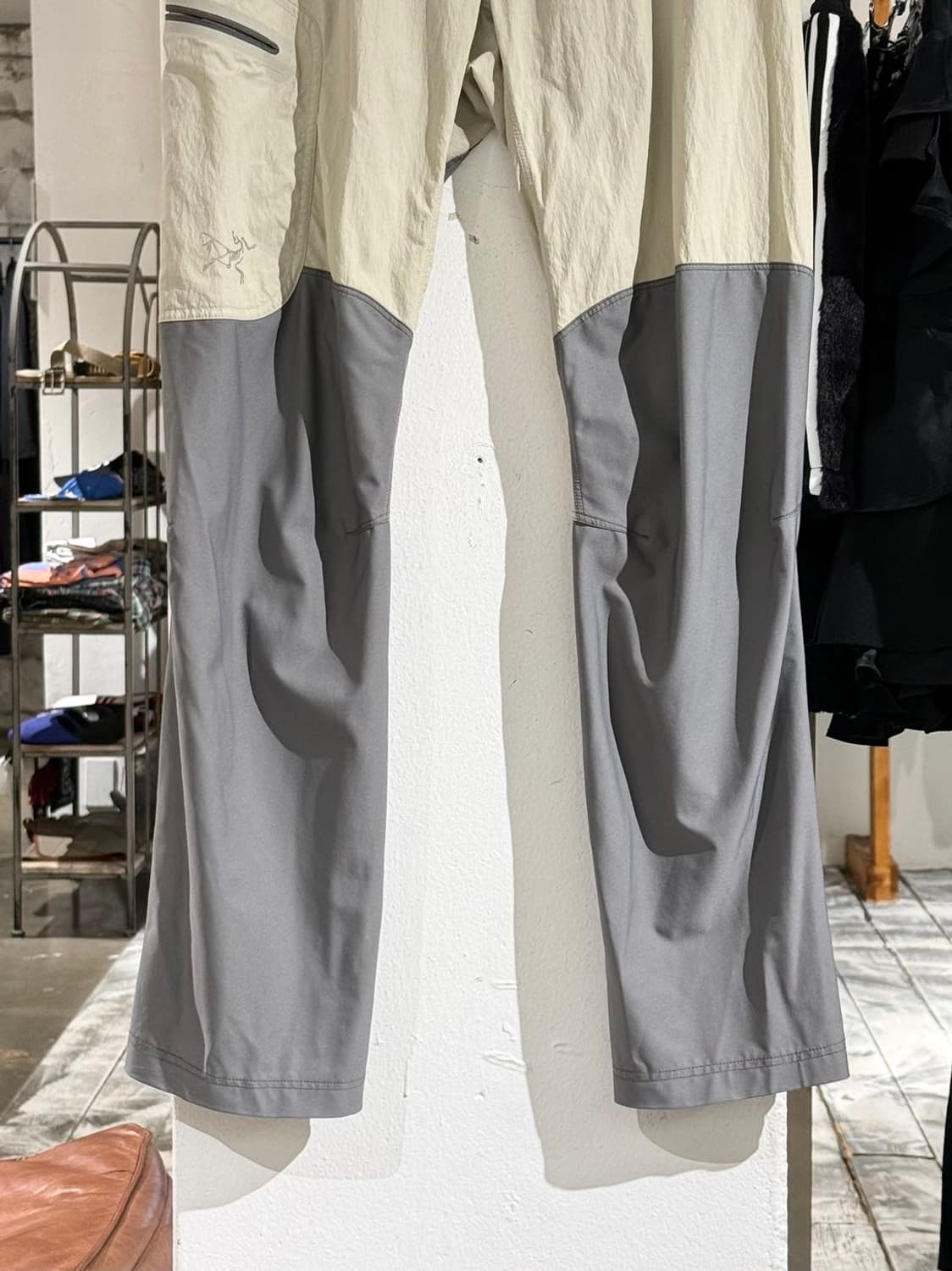 아크테릭스 베이지 그레이 감마 SL 하이브리드 팬츠 상품이미지3