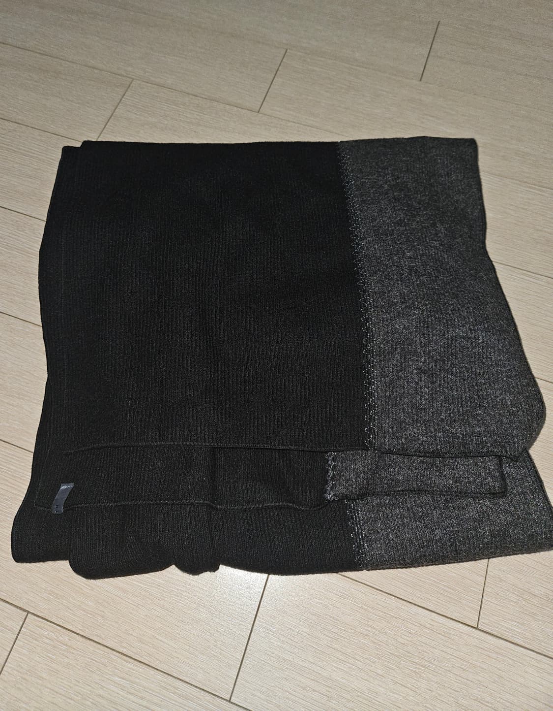 엑슬림 블랙 후드 머플러 상품이미지2