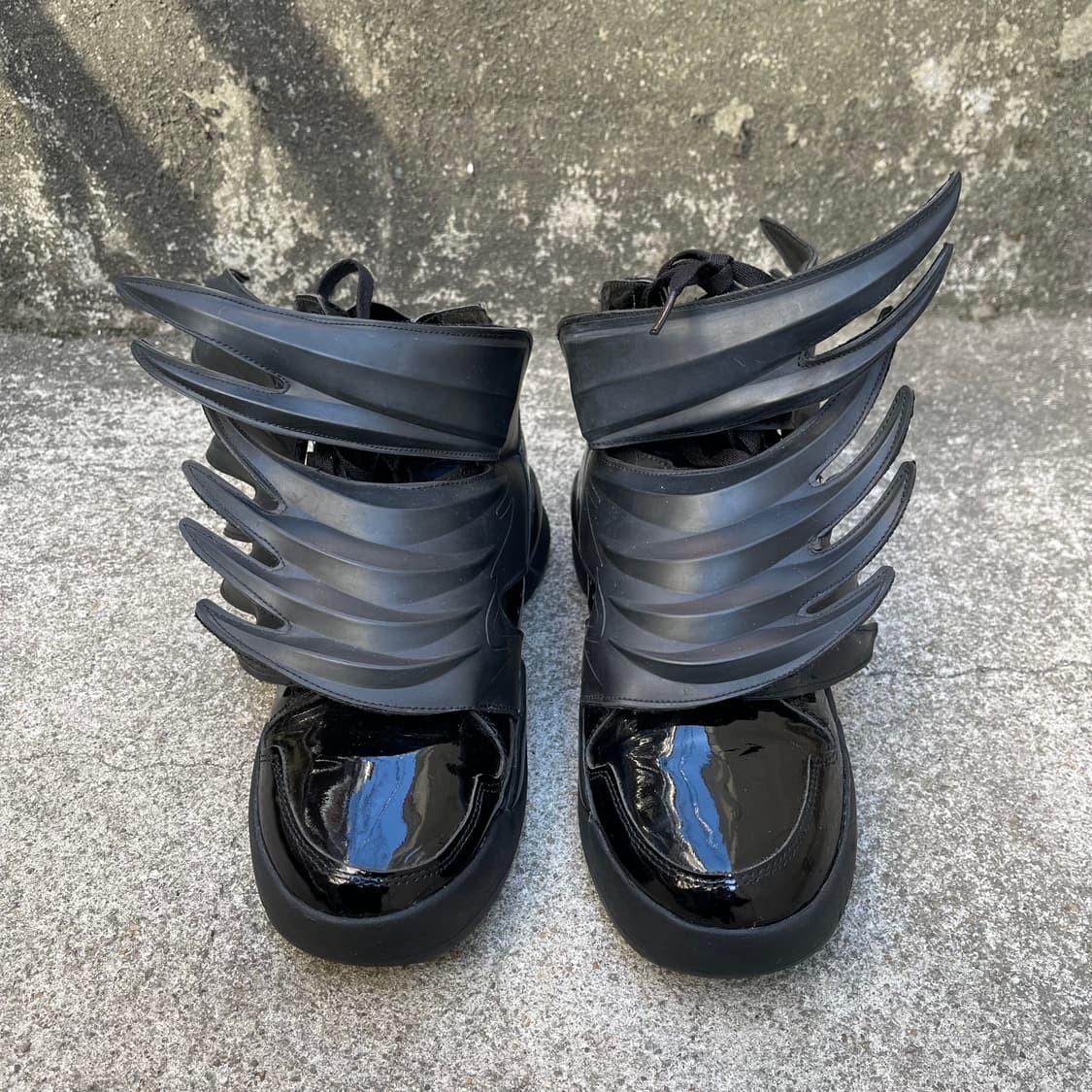 [235] Jeremy Scott Wings 3.0 Dark Knight 상품이미지2