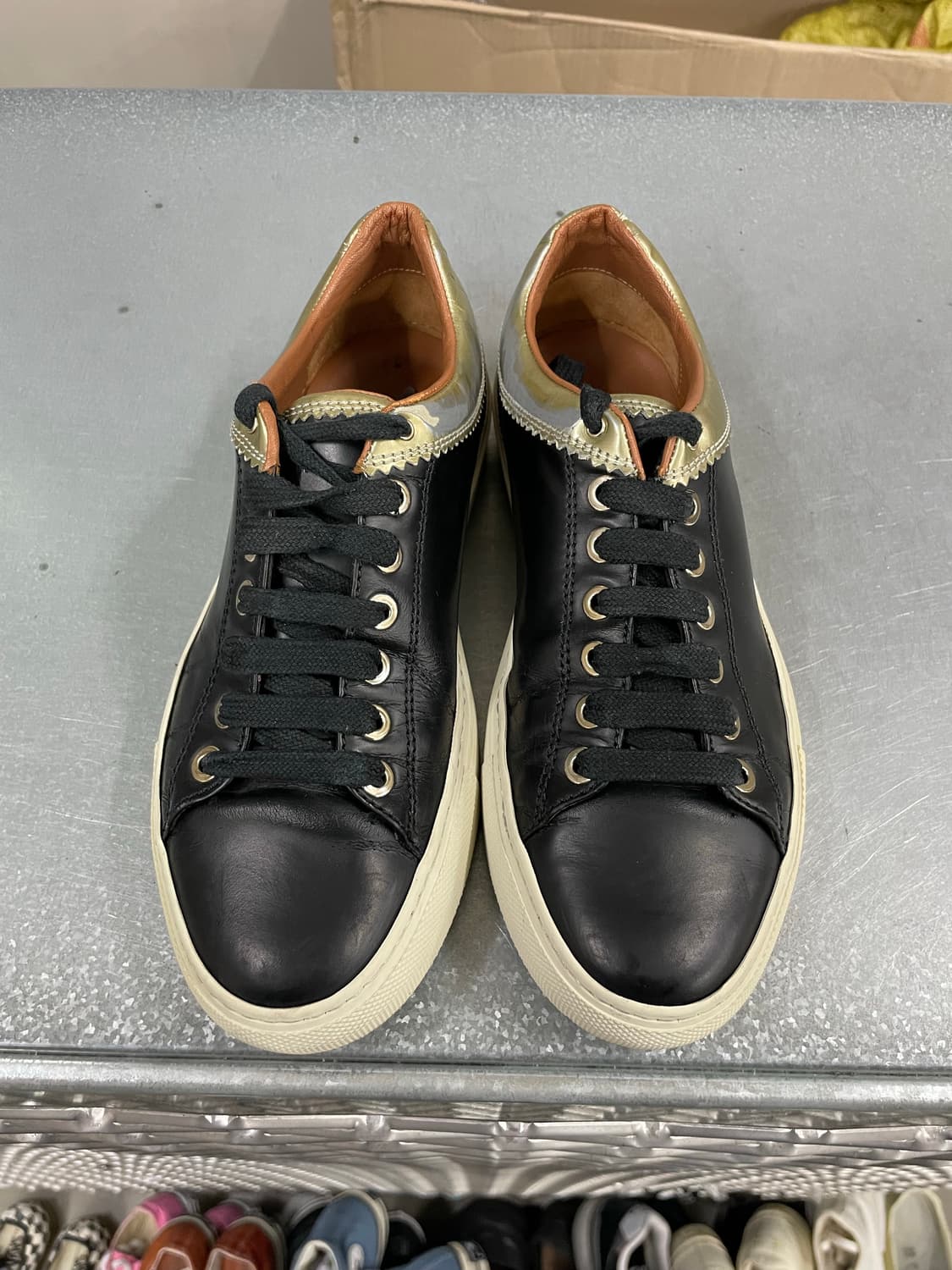 지방시 블랙 레더 스니커즈 38 상품이미지5