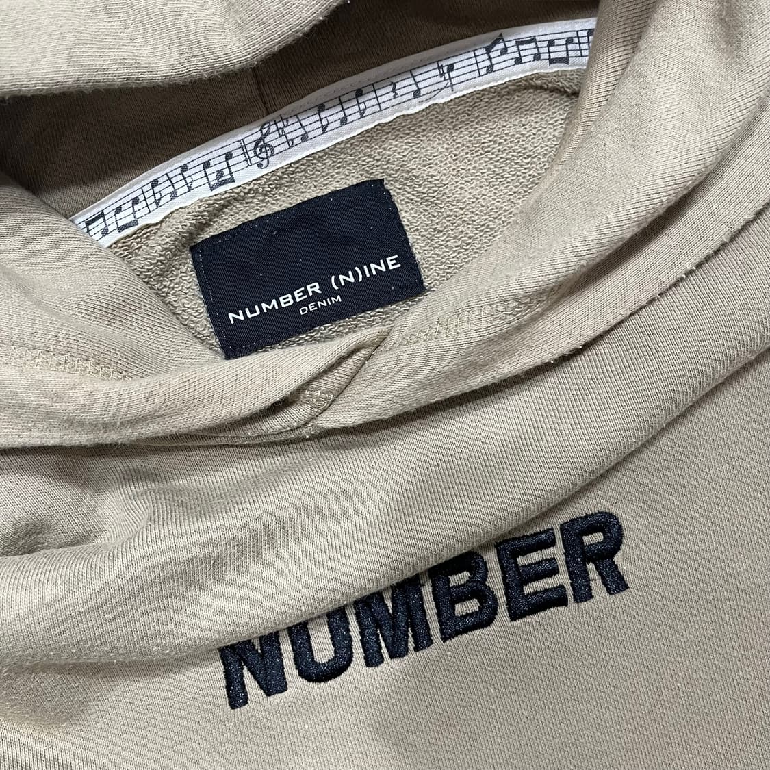 넘버 나인 x Freak's Store 음표 기호 자수 로고 후디 상품이미지8