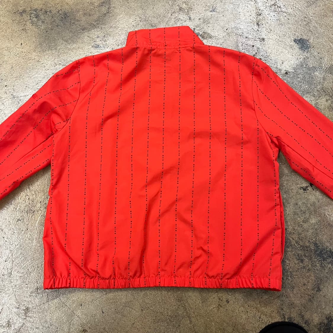 [정품/M] 나이키 러닝 바람막이 레드 NIKE 로고 패턴 b17 상품이미지4