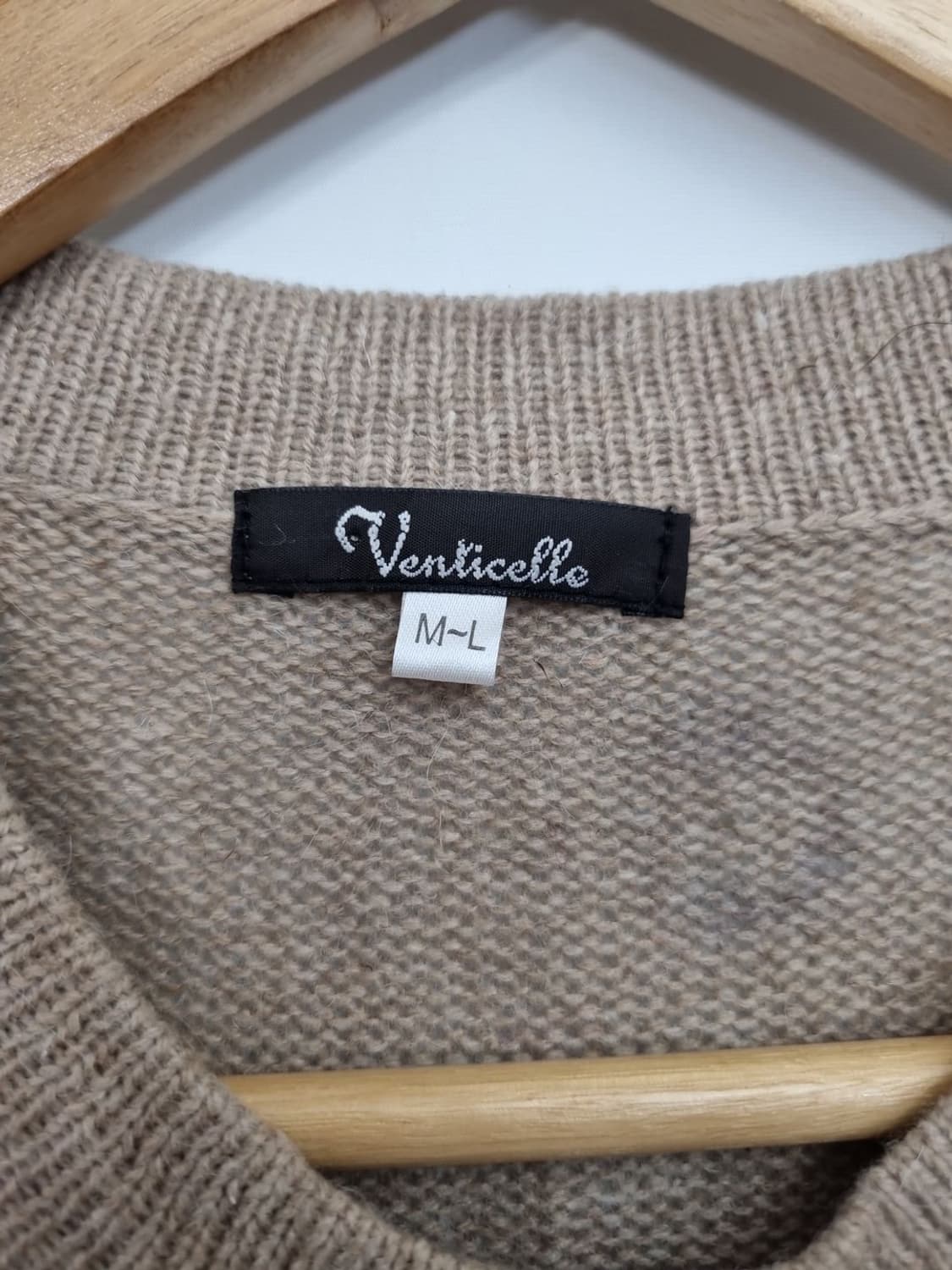 VENTICELLO 베이지 레트로 펀칭 민소매 가디건  상품이미지7