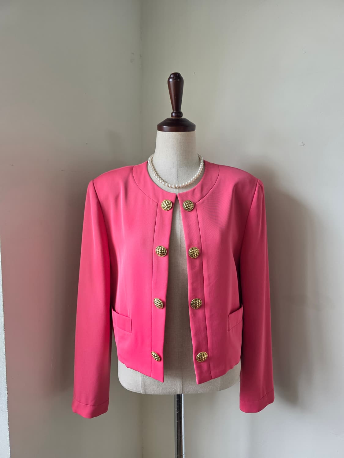 핑크 금장 버튼 원 후크 노카라 자켓 상품이미지1