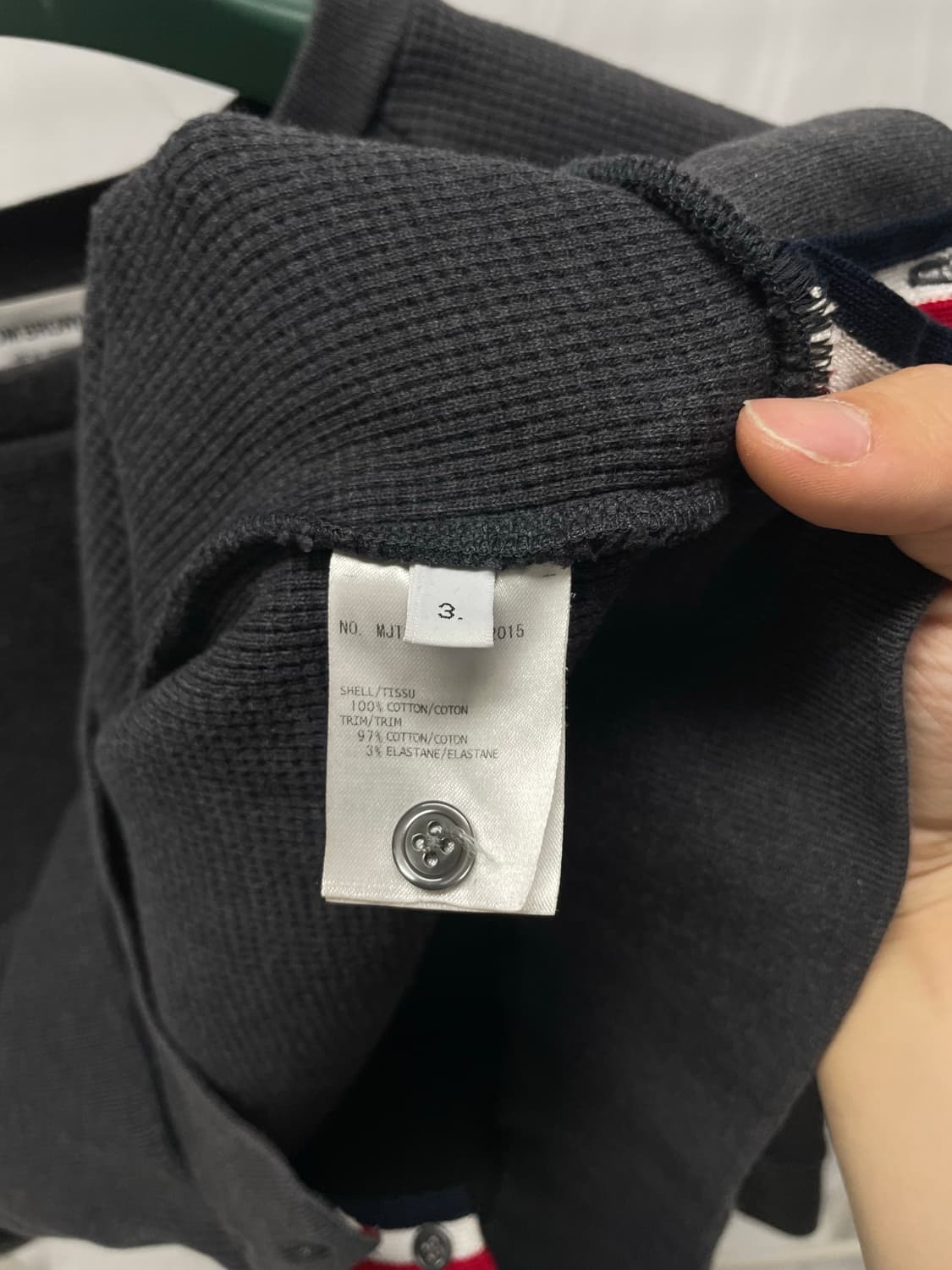 톰브라운 사선완장 래글런 와플 니트 맨투맨 차콜 [3] 상품이미지5