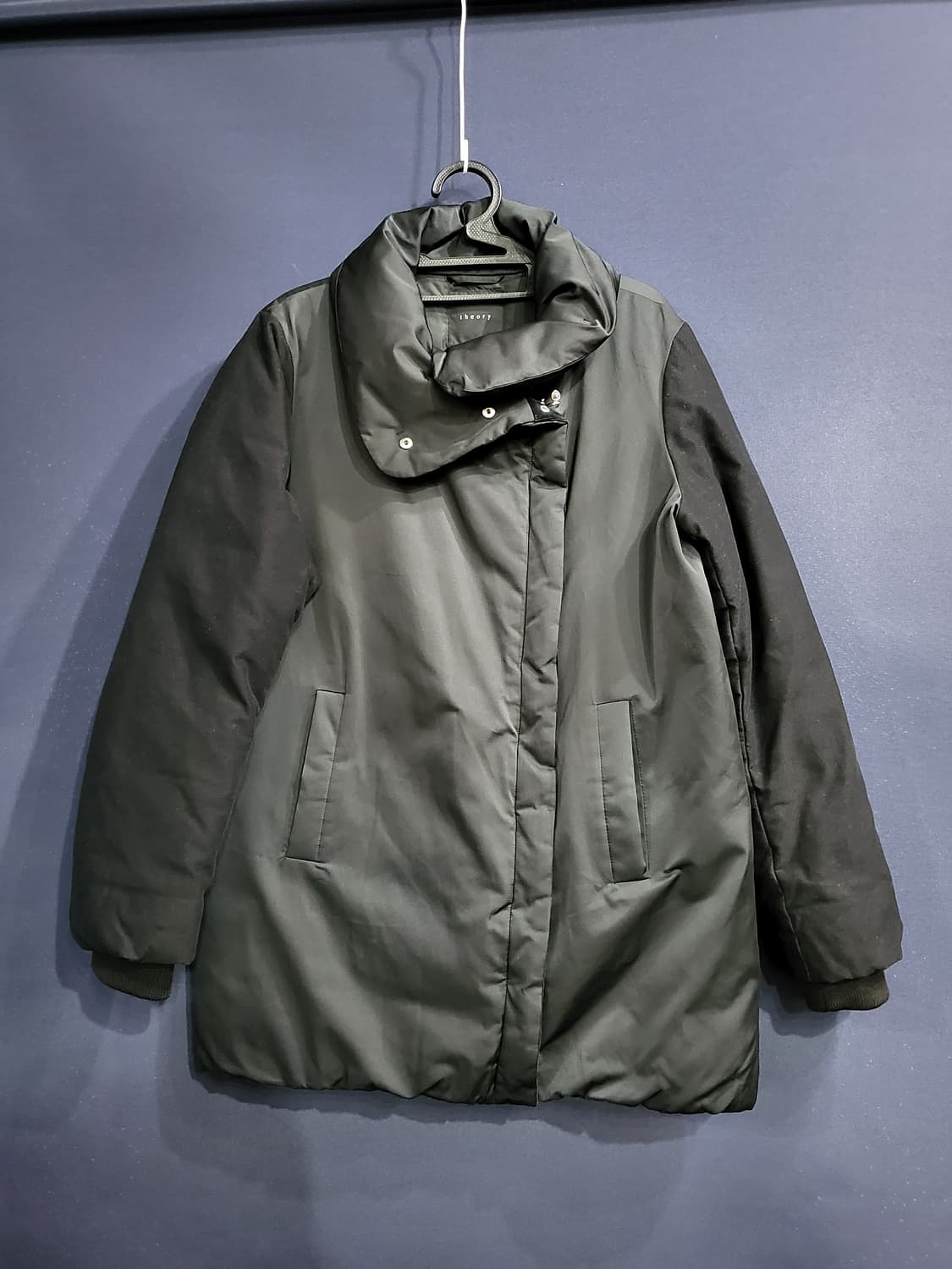 띠어리 다운패딩 상품이미지1