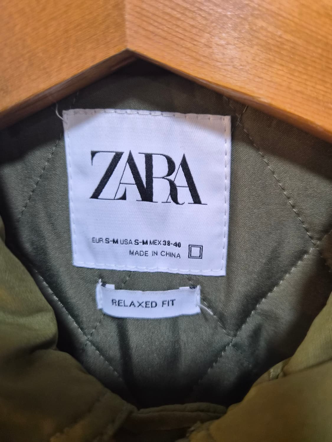 100~105) ZARA 자라 릴렉스핏 퀼팅 셔츠형 자켓 팝니다 상품이미지3