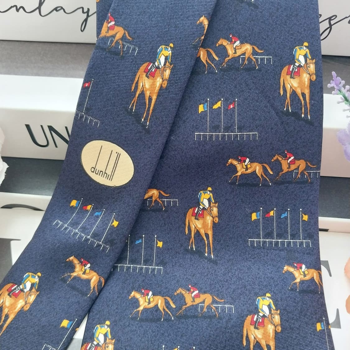 던힐 실크 네이비 승마 모티브 넥타이 9.7cm A+등급 K1305
 상품이미지2