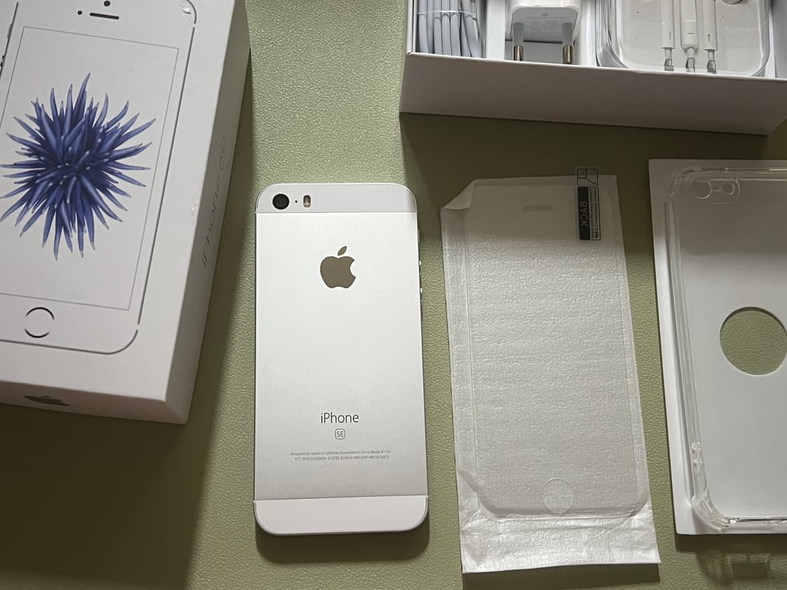 아이폰 SE1 실버 64GB 상품이미지1