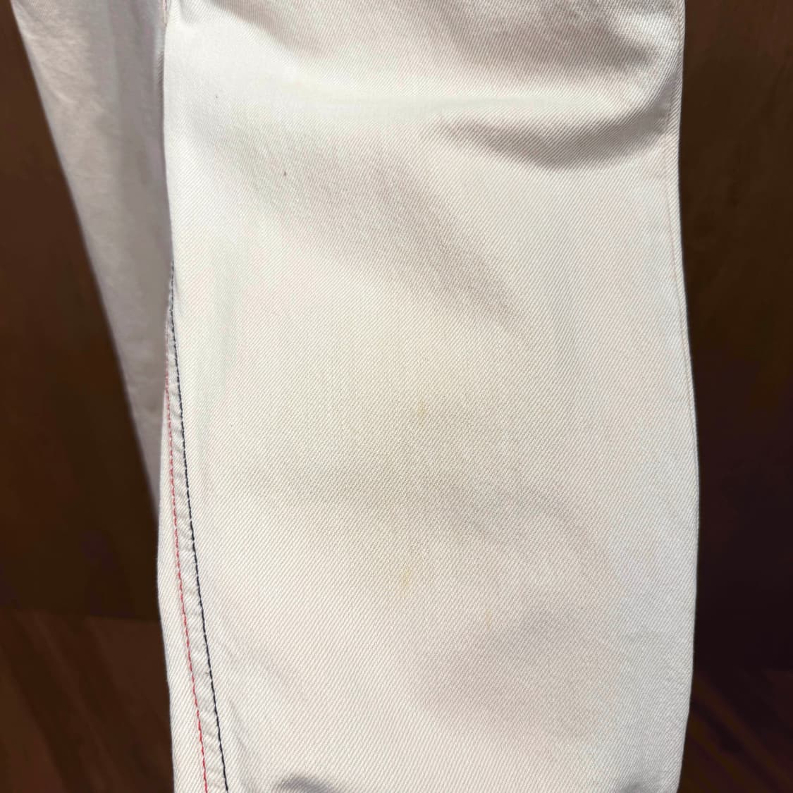 알렉산더 맥퀸 코튼 데님 팬츠 레드 더블 스티치 디테일 아이보리 상품이미지9