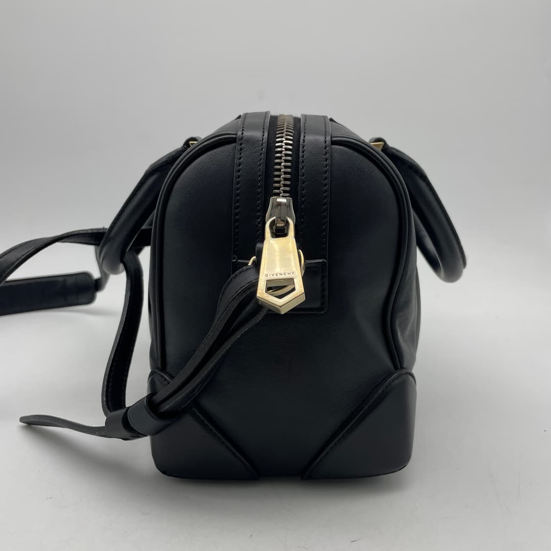 지방시 루크레치아 미니 보스턴 백 상품이미지4