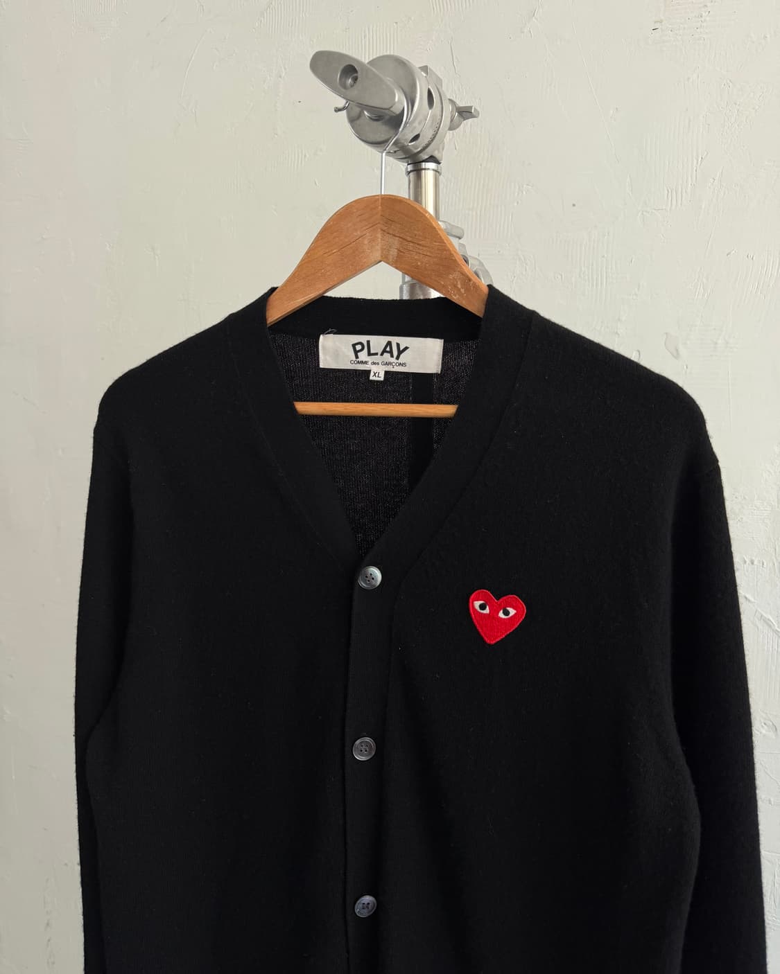 COMMEdesGARCONS 꼼데가르송 레드와펜 블랙컬러 브이넥 가디건 상품이미지5