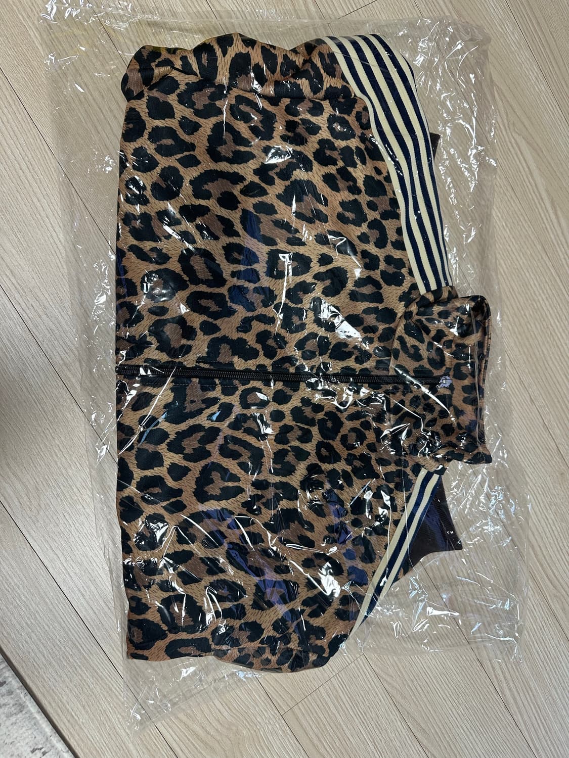 (새상품) 캐피탈 스무스 저지 레오파드 트랙 자켓 상품이미지2