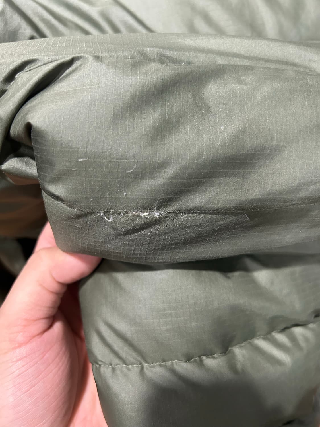 [L] 파타고니아 인더스트리얼 그린 하이 로프트 다운 경량 패딩 상품이미지10