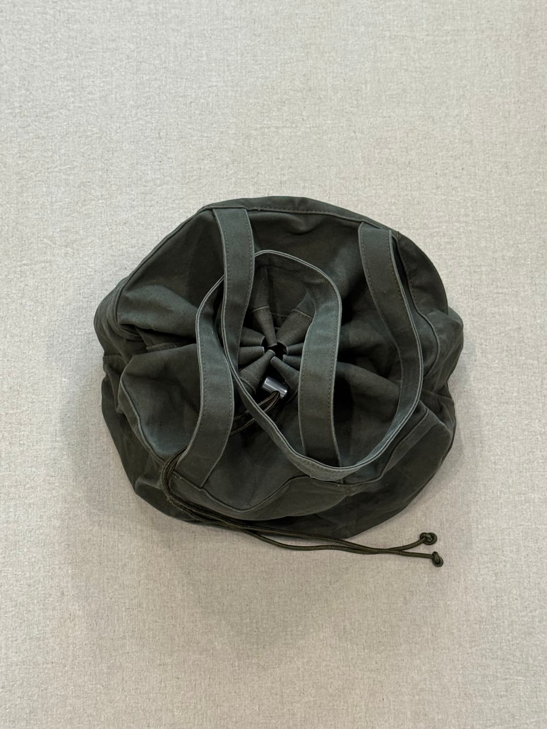 꼼데가르송 유틸리티 드로스트링 파우치 백 상품이미지3