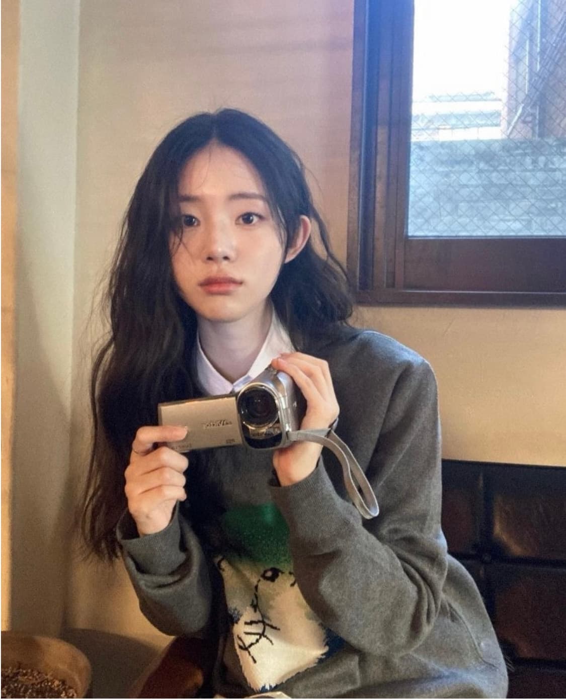 [L] 메종키츠네 바이브런트 폭스헤드 니트(배우 신시아 착용) 상품이미지3