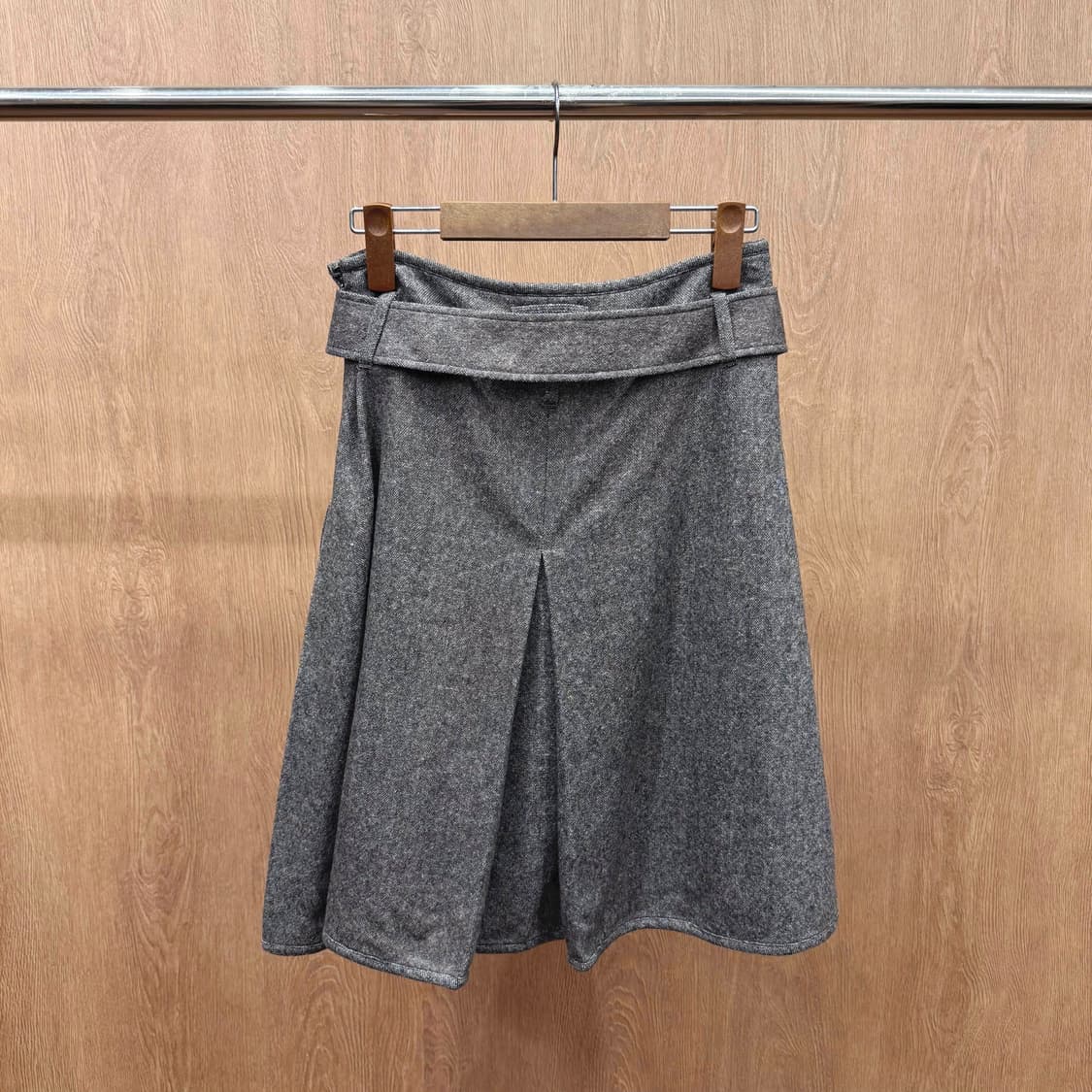 장폴고티에 팜므 울 블렌드 벨트 디테일 플리츠 미디 스커트 그레이 상품이미지3