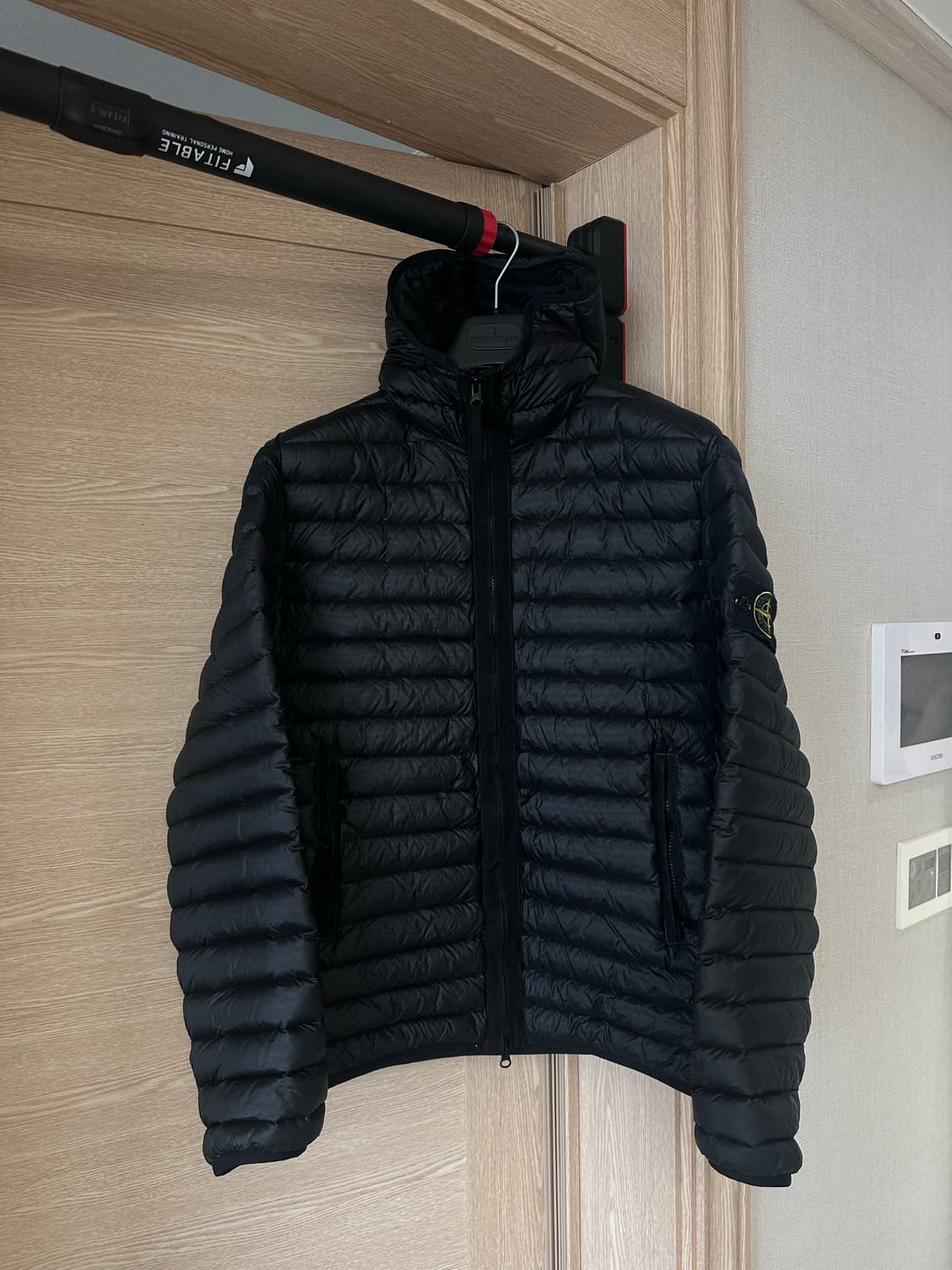 스톤아일랜드 룸우븐 체임버스 경량패딩 M사이즈 블랙 패커블 상품이미지1