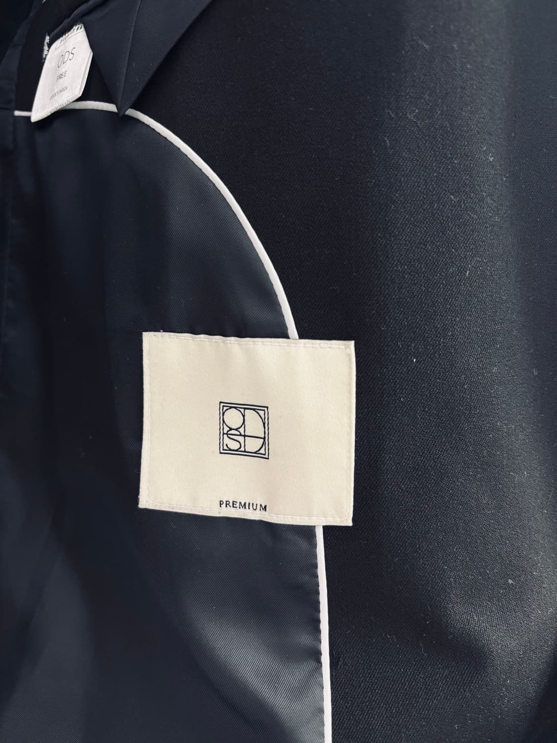 오디에스(ODS) 프리미엄 테일러드 3버튼 블랙 자켓 상품이미지3