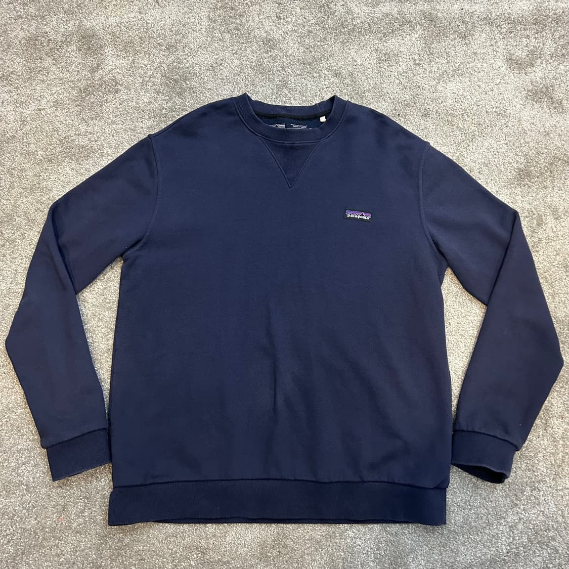 파타고니아 네이비 맨투맨 상품이미지1