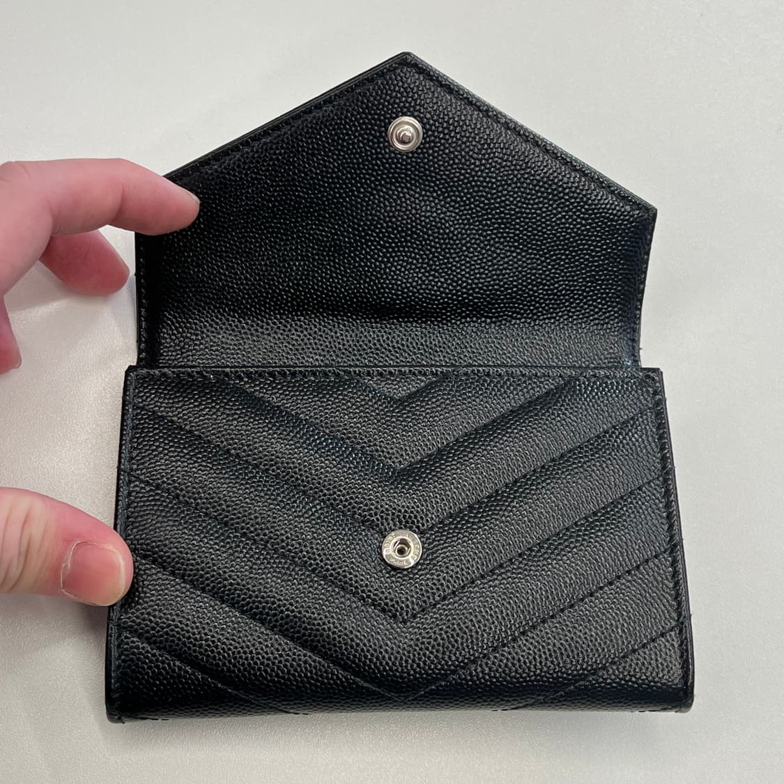 입생로랑 마틀라세 엔벨로프 지갑 상품이미지3