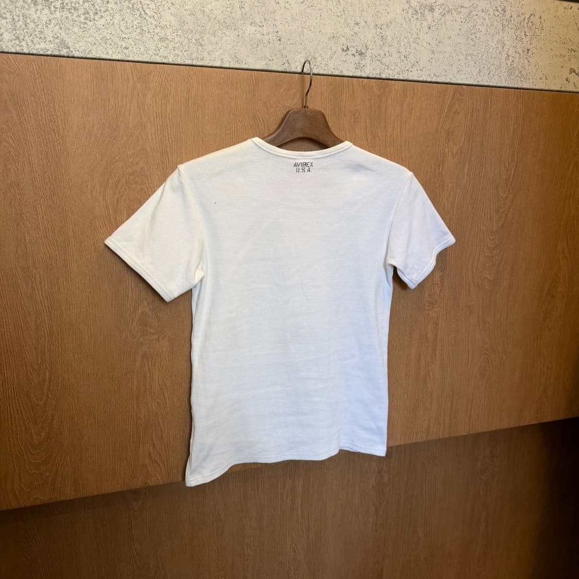 아비렉스 코튼 반팔 티셔츠 브이넥 무지 디테일 레귤러핏 화이트 상품이미지2