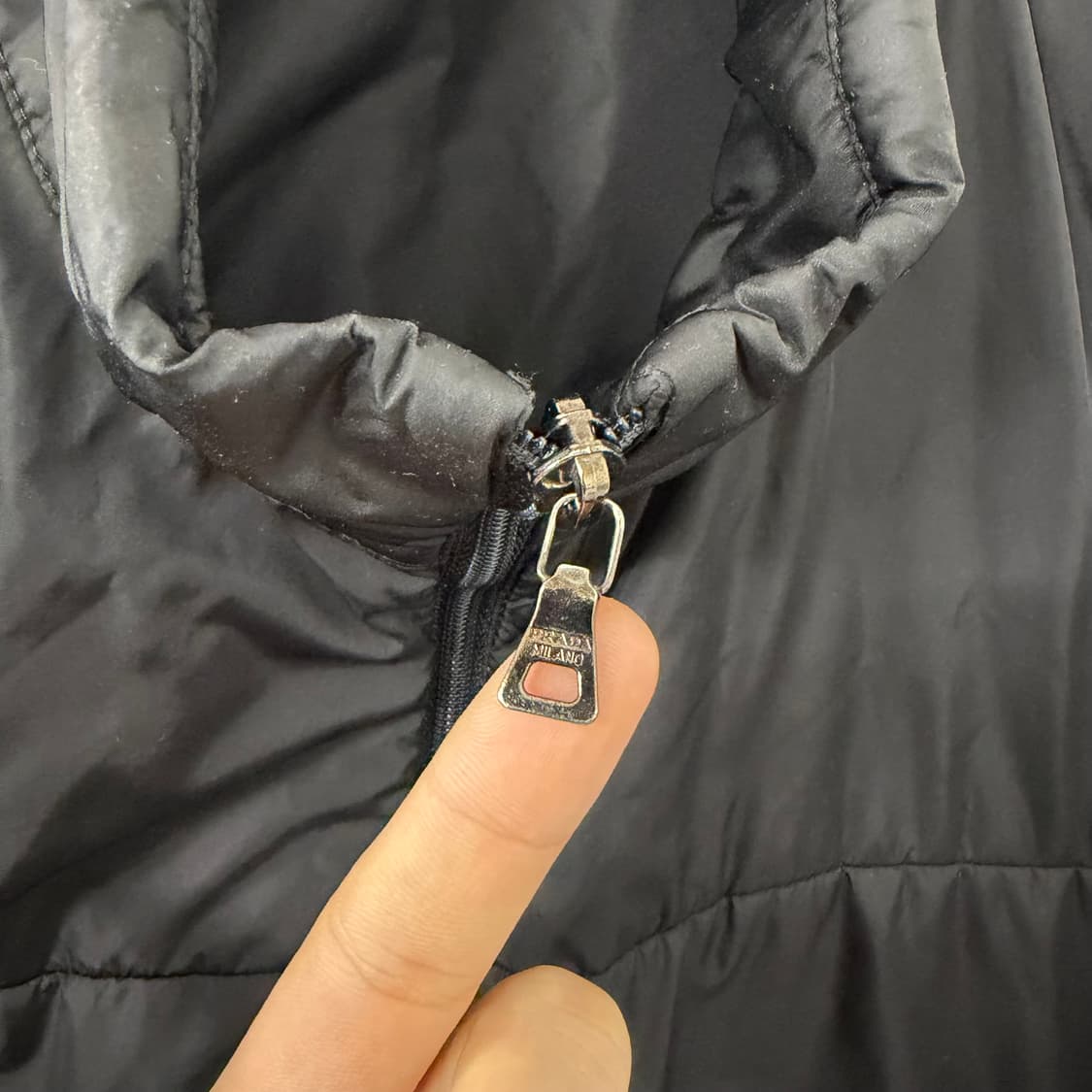 프라다 라이트다운 자켓 상품이미지7