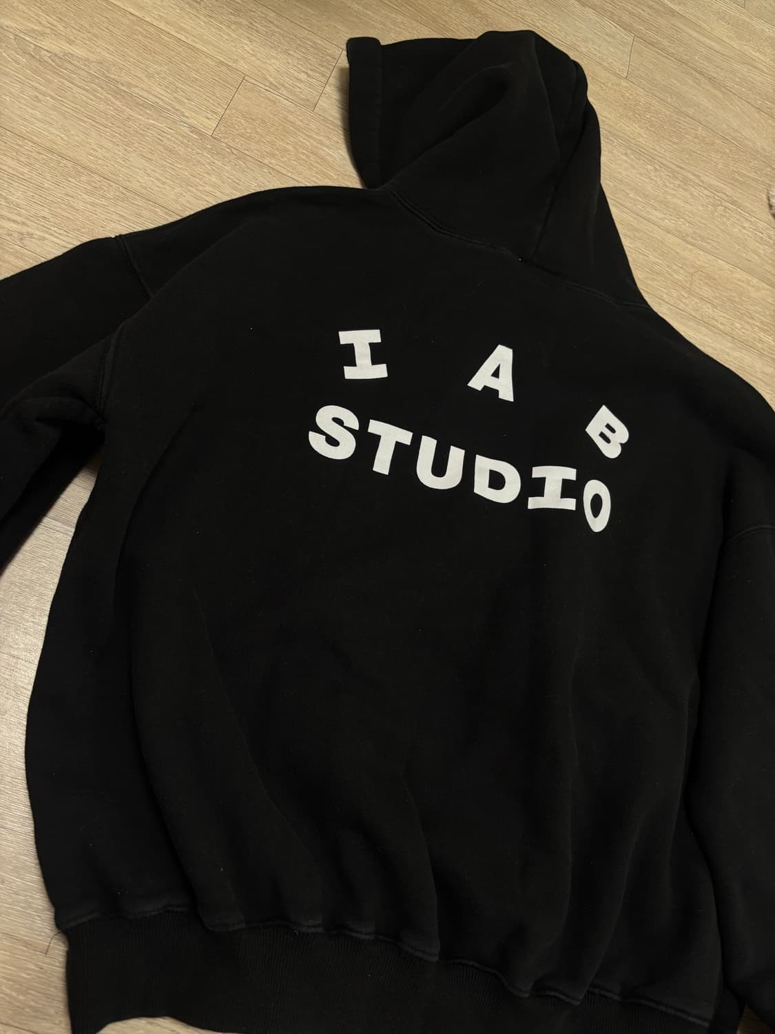 아이앱스튜디오 블랙 기모 후드티 상품이미지2