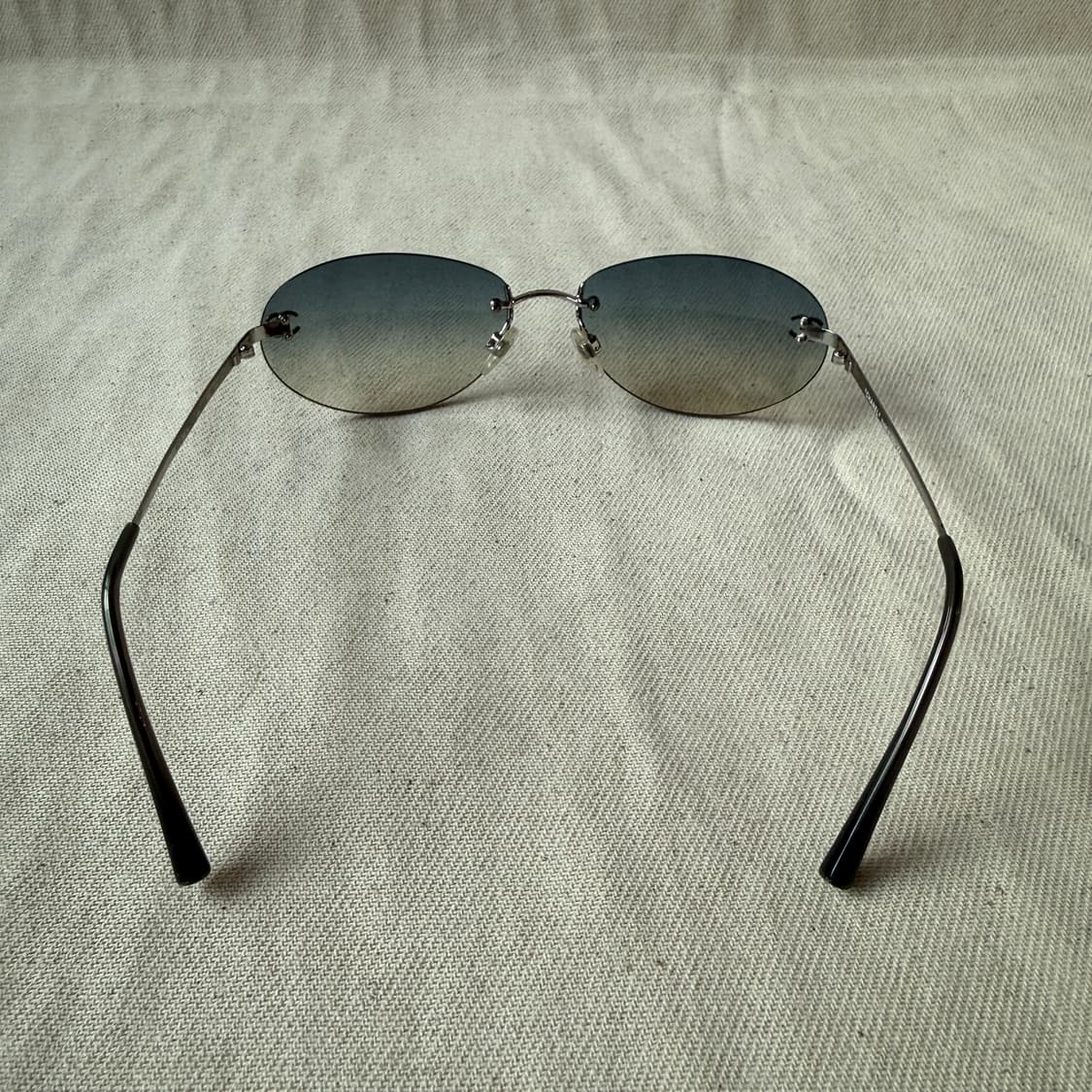 샤넬 실버 무테 선글라스 상품이미지4