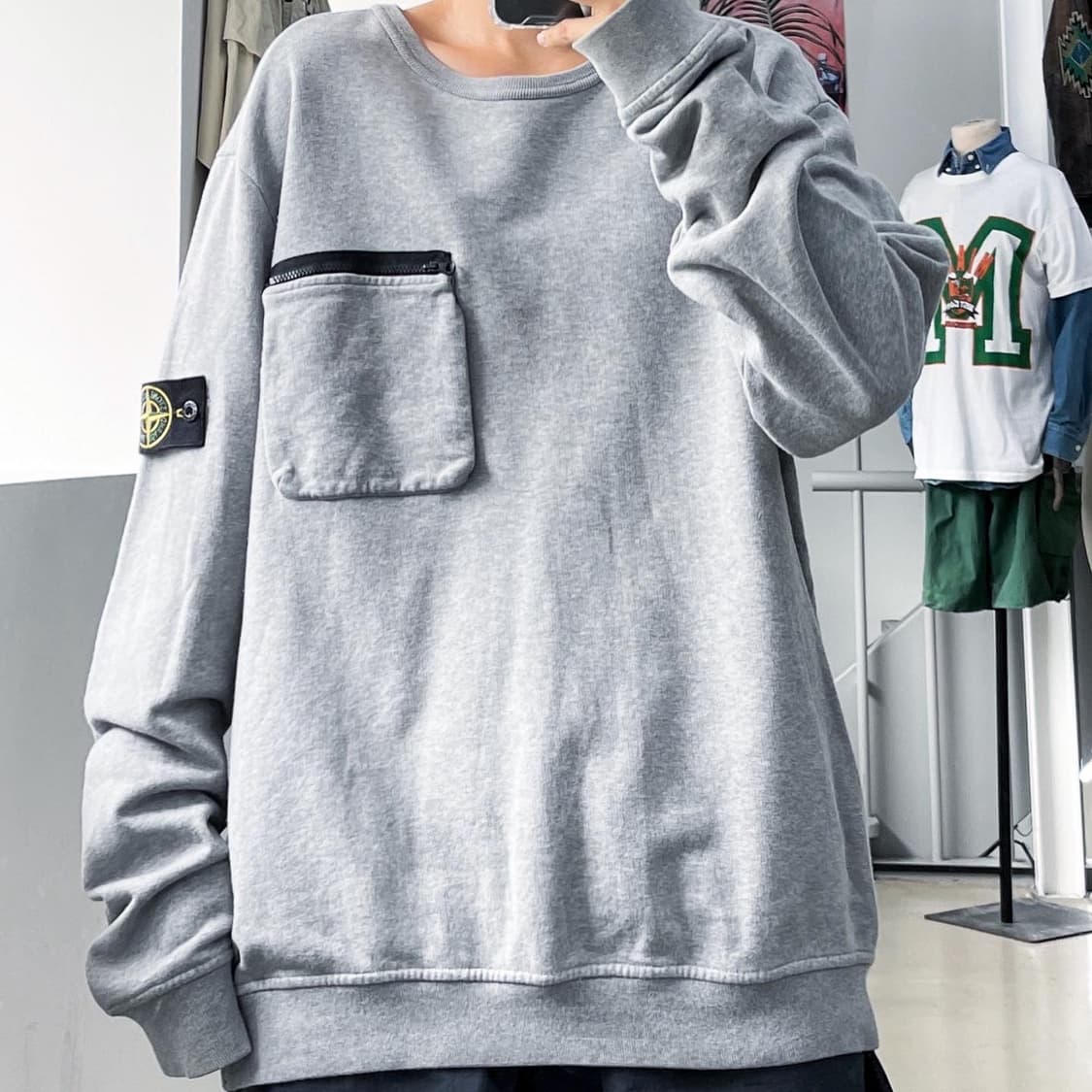 스톤 아일랜드 17S/S 그레이 지퍼 포켓 맨투맨 상품이미지1