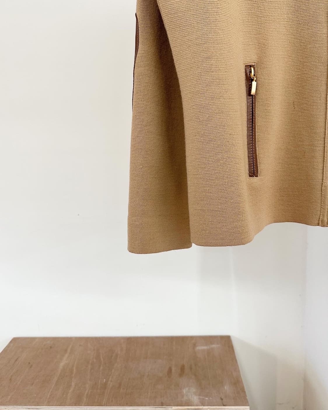 루이사 스파크놀리 베이지 골드버튼 집업 상품이미지5