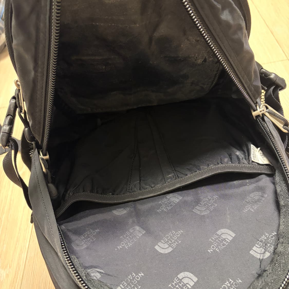 노스페이스 에센션 20L 미니 백팩 상품이미지3